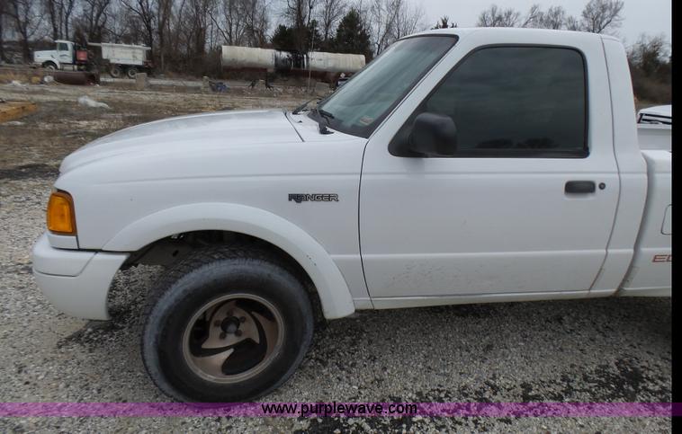 image for item L5429 2003 Ford Ranger pickup truck