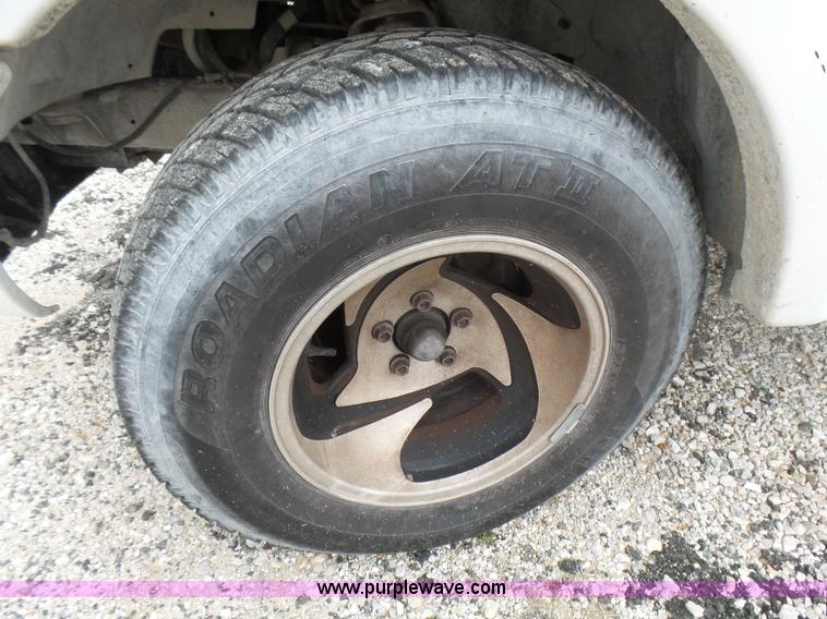 image for item L5429 2003 Ford Ranger pickup truck