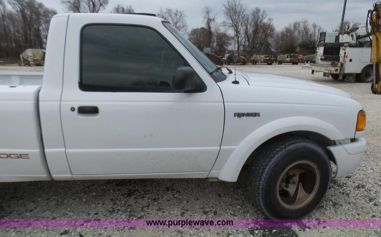 image for item L5429 2003 Ford Ranger pickup truck