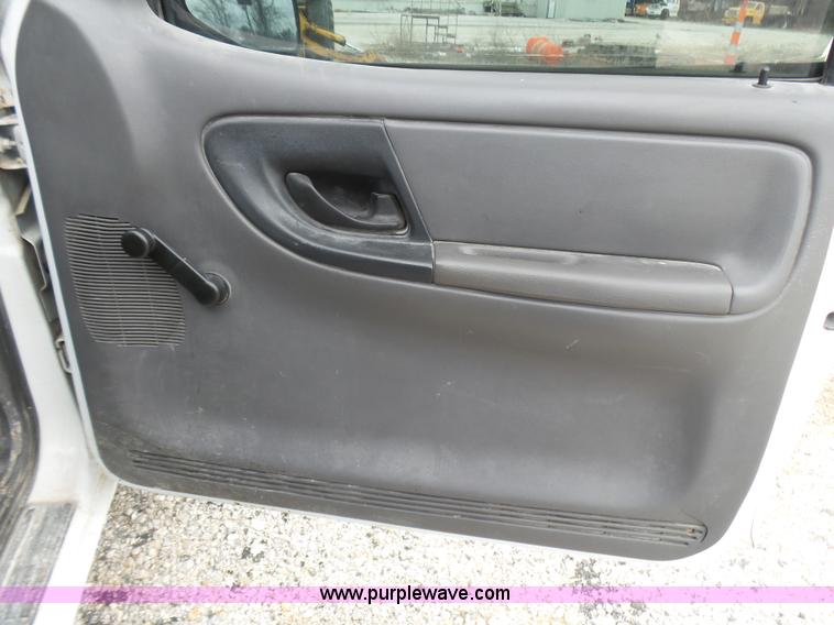 image for item L5429 2003 Ford Ranger pickup truck