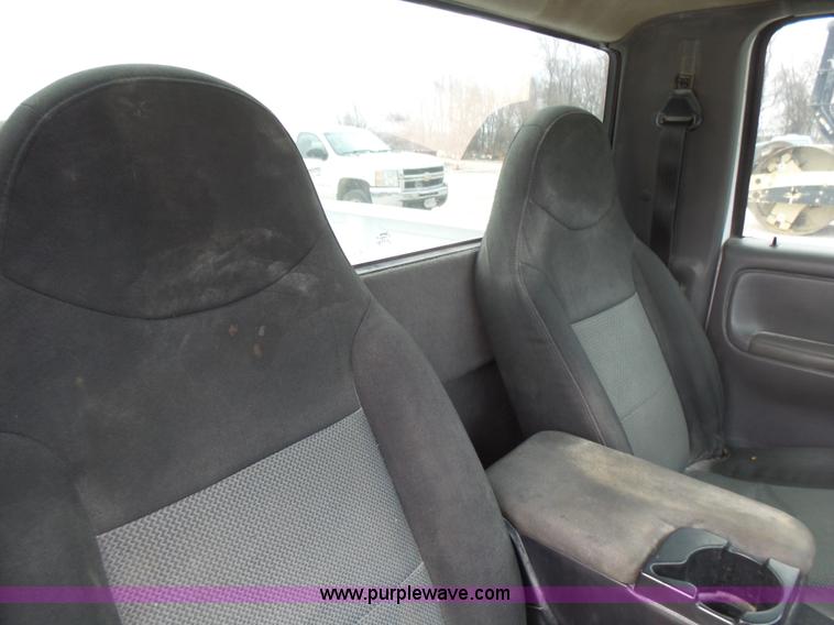 image for item L5429 2003 Ford Ranger pickup truck