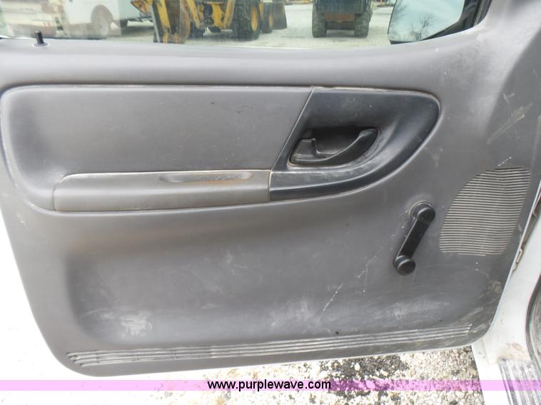 image for item L5429 2003 Ford Ranger pickup truck