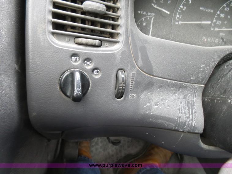 image for item L5429 2003 Ford Ranger pickup truck