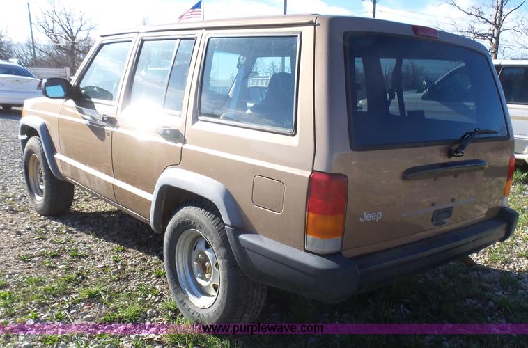 image for item L5452 1999 Jeep Cherokee SE SUV