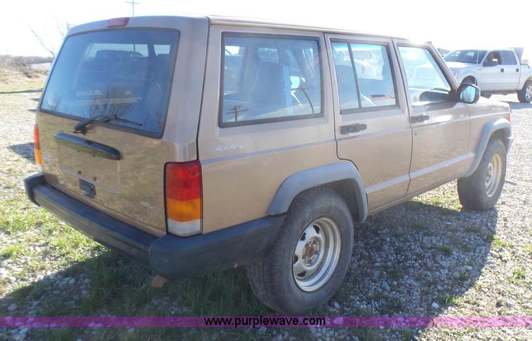 image for item L5452 1999 Jeep Cherokee SE SUV