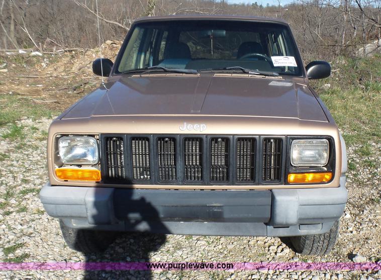image for item L5452 1999 Jeep Cherokee SE SUV