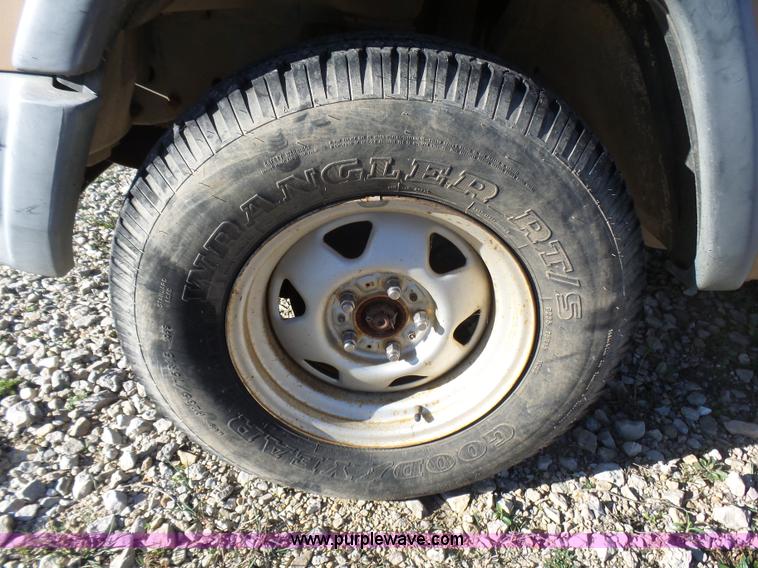 image for item L5452 1999 Jeep Cherokee SE SUV