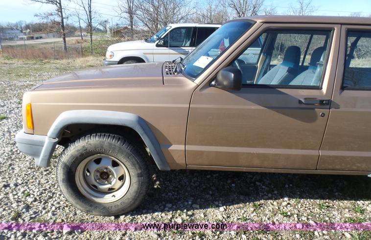 image for item L5452 1999 Jeep Cherokee SE SUV