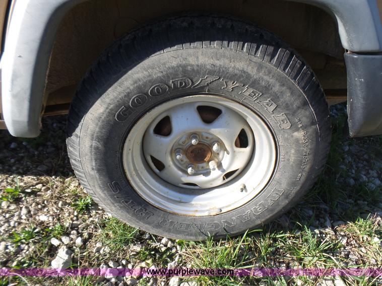 image for item L5452 1999 Jeep Cherokee SE SUV