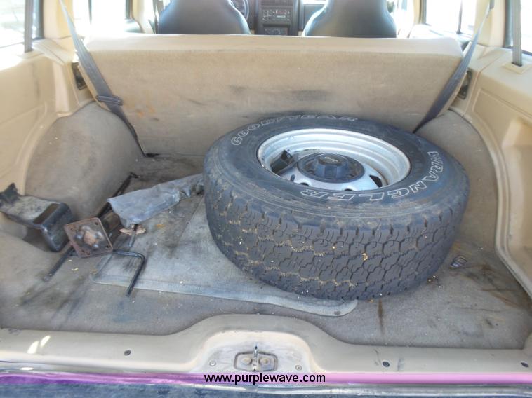 image for item L5452 1999 Jeep Cherokee SE SUV