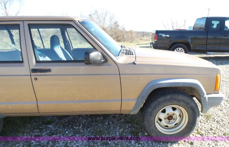 image for item L5452 1999 Jeep Cherokee SE SUV