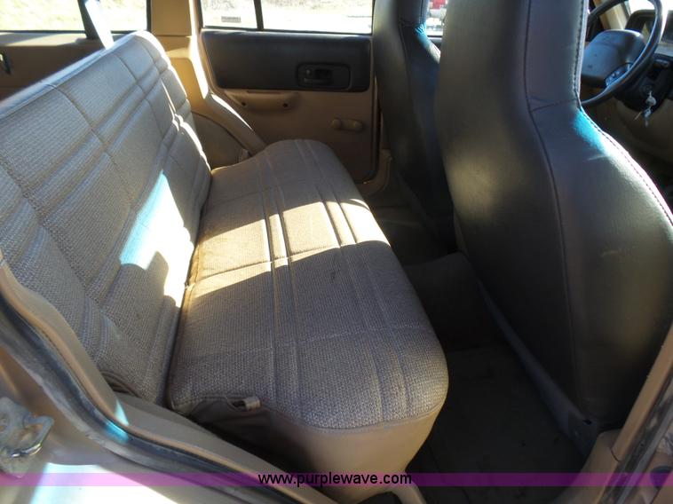 image for item L5452 1999 Jeep Cherokee SE SUV