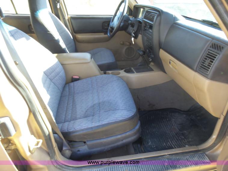 image for item L5452 1999 Jeep Cherokee SE SUV