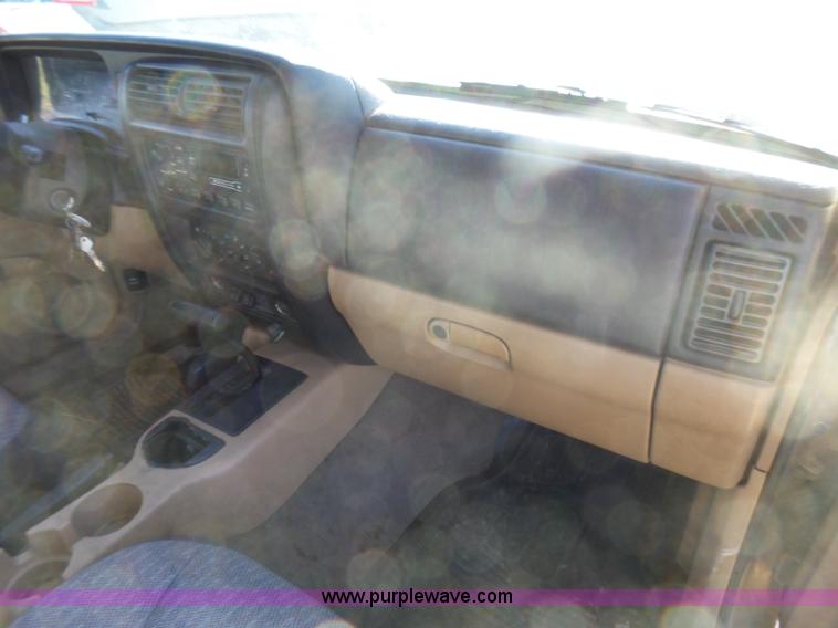 image for item L5452 1999 Jeep Cherokee SE SUV