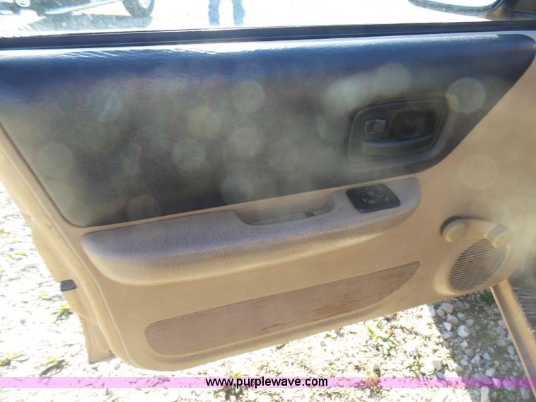 image for item L5452 1999 Jeep Cherokee SE SUV