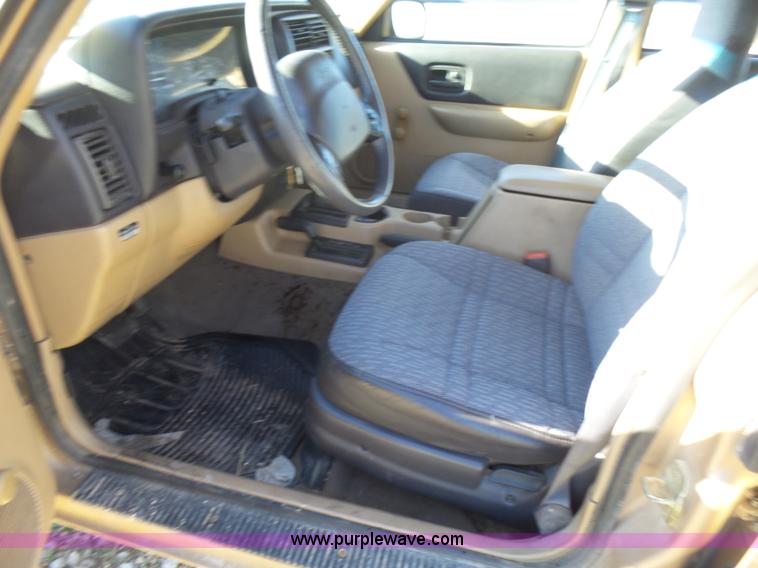 image for item L5452 1999 Jeep Cherokee SE SUV