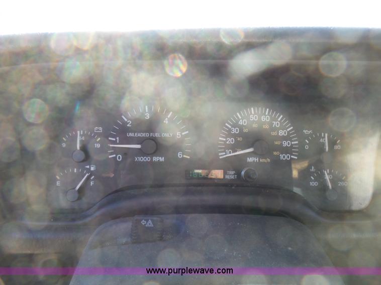 image for item L5452 1999 Jeep Cherokee SE SUV