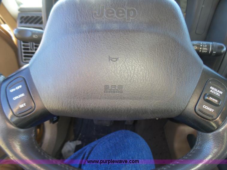 image for item L5452 1999 Jeep Cherokee SE SUV