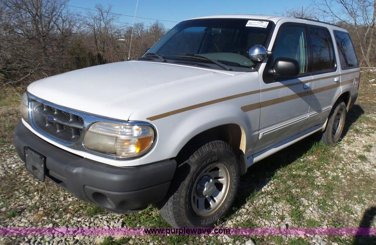 image for item L5453 2000 Ford Explorer XL SUV