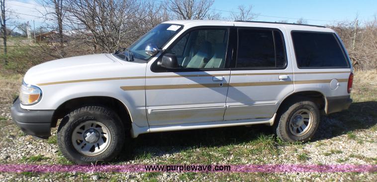 image for item L5453 2000 Ford Explorer XL SUV