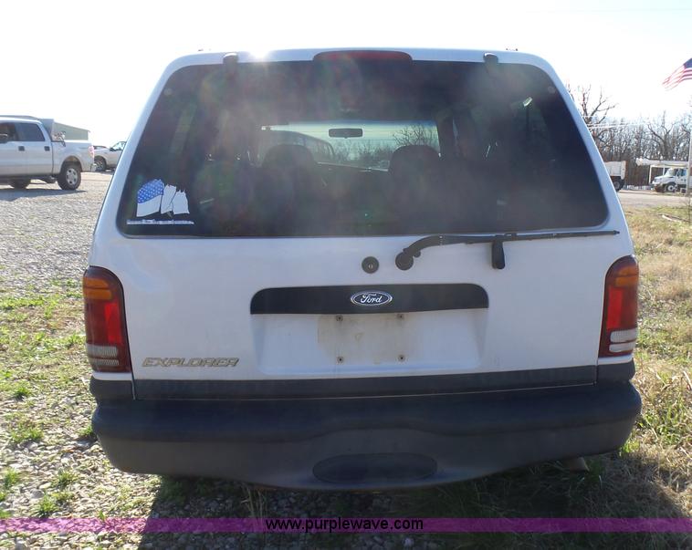 image for item L5453 2000 Ford Explorer XL SUV