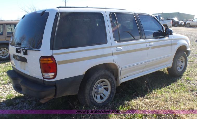 image for item L5453 2000 Ford Explorer XL SUV