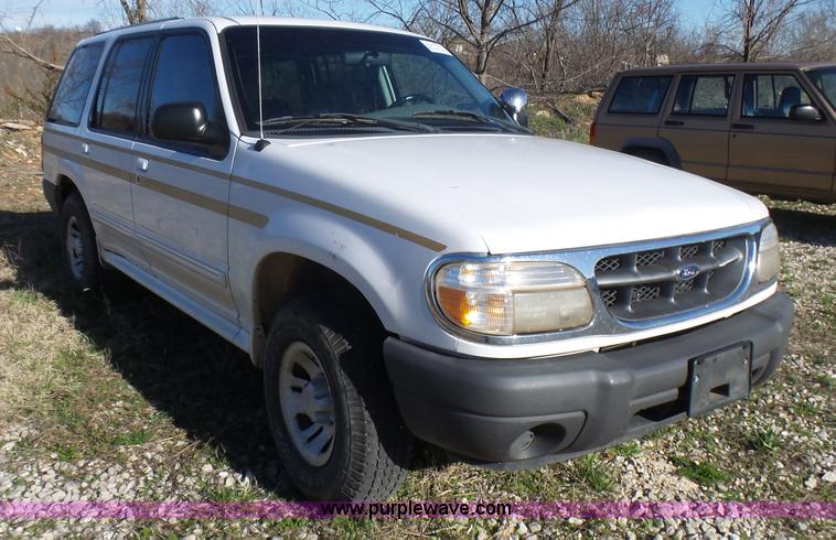 image for item L5453 2000 Ford Explorer XL SUV