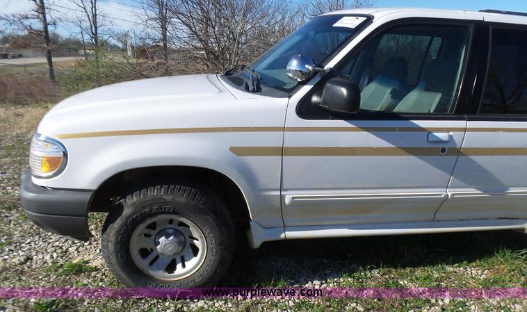 image for item L5453 2000 Ford Explorer XL SUV