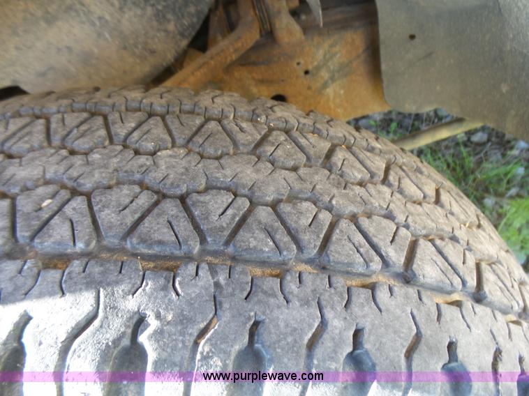 image for item L5453 2000 Ford Explorer XL SUV