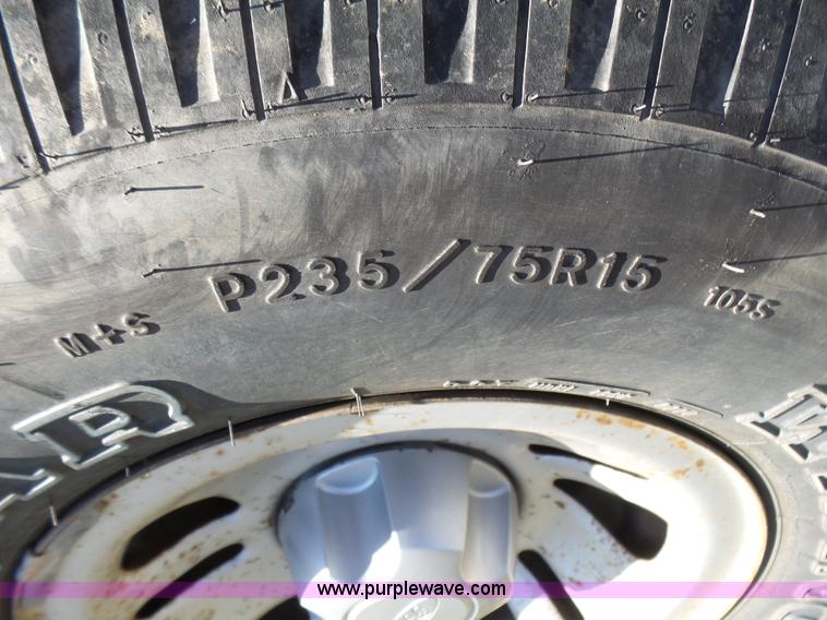 image for item L5453 2000 Ford Explorer XL SUV