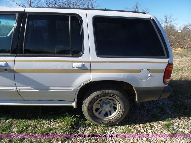 image for item L5453 2000 Ford Explorer XL SUV