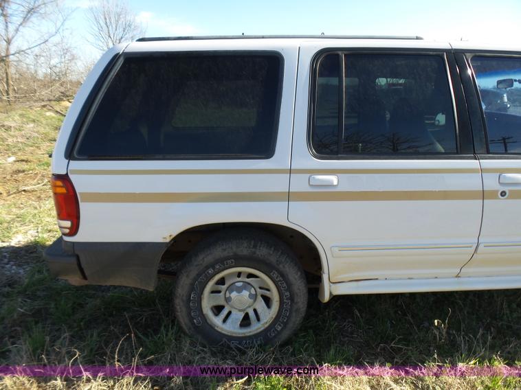 image for item L5453 2000 Ford Explorer XL SUV