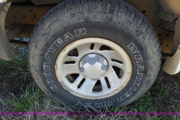 image for item L5453 2000 Ford Explorer XL SUV