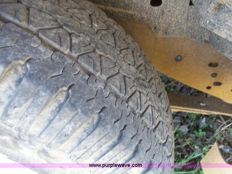 image for item L5453 2000 Ford Explorer XL SUV