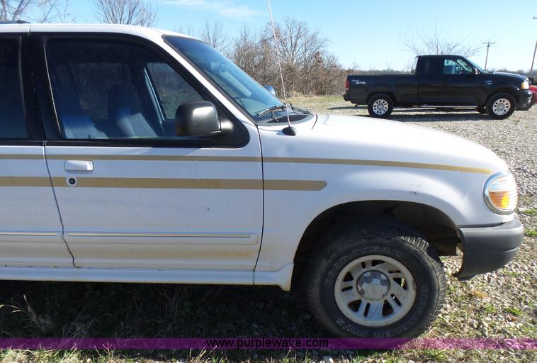 image for item L5453 2000 Ford Explorer XL SUV