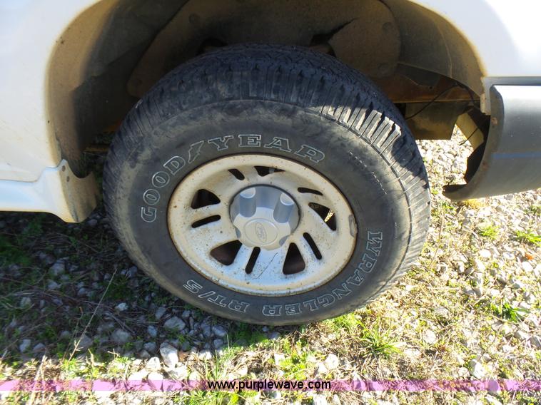 image for item L5453 2000 Ford Explorer XL SUV