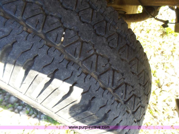 image for item L5453 2000 Ford Explorer XL SUV