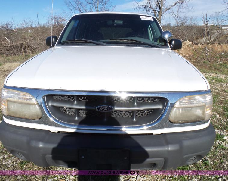 image for item L5453 2000 Ford Explorer XL SUV