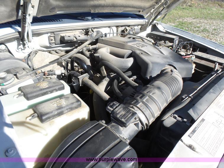 image for item L5453 2000 Ford Explorer XL SUV