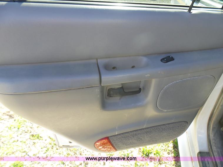 image for item L5453 2000 Ford Explorer XL SUV