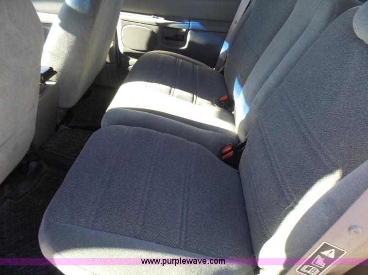 image for item L5453 2000 Ford Explorer XL SUV