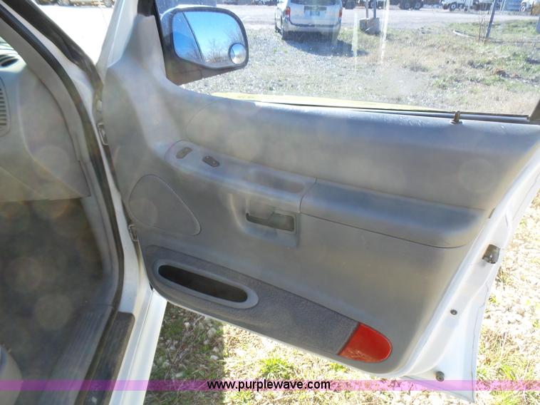 image for item L5453 2000 Ford Explorer XL SUV