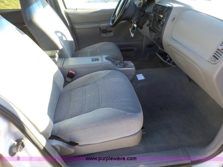 image for item L5453 2000 Ford Explorer XL SUV