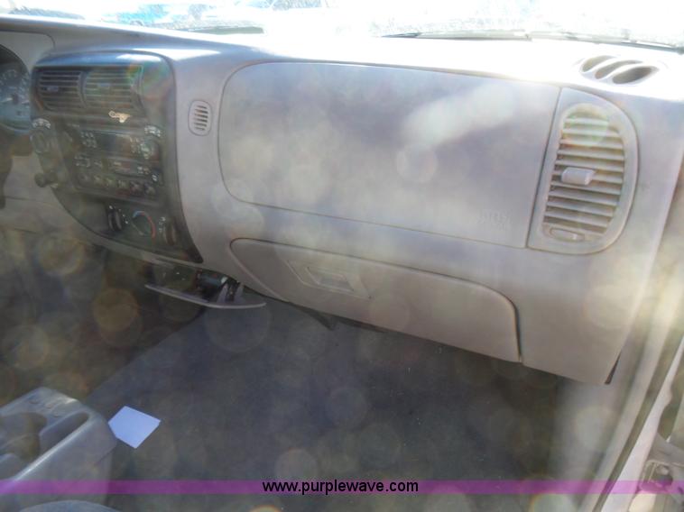 image for item L5453 2000 Ford Explorer XL SUV