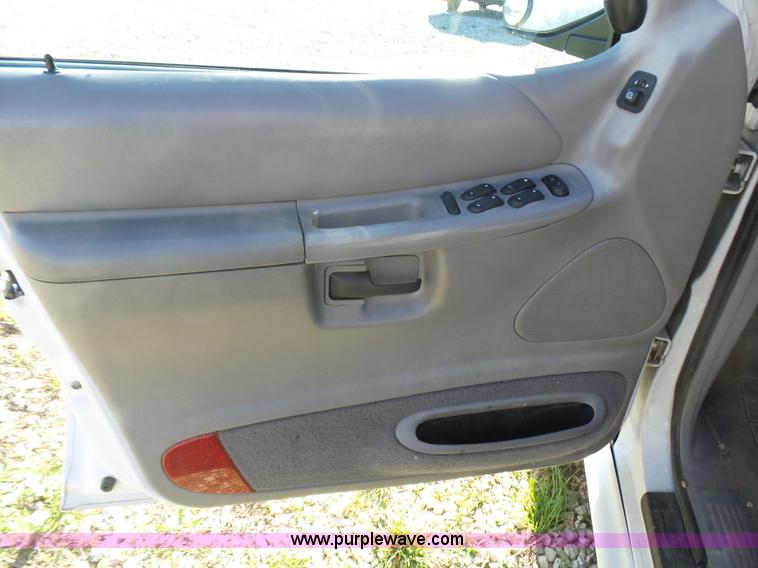 image for item L5453 2000 Ford Explorer XL SUV
