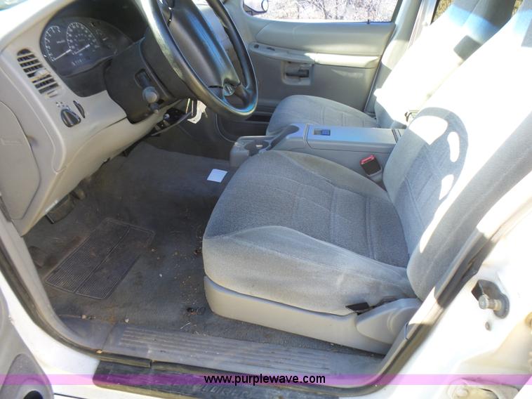 image for item L5453 2000 Ford Explorer XL SUV