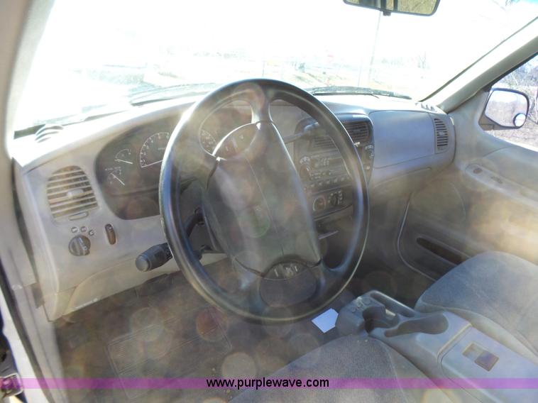 image for item L5453 2000 Ford Explorer XL SUV