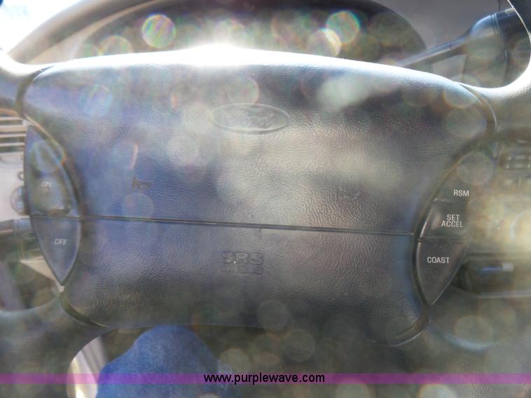 image for item L5453 2000 Ford Explorer XL SUV