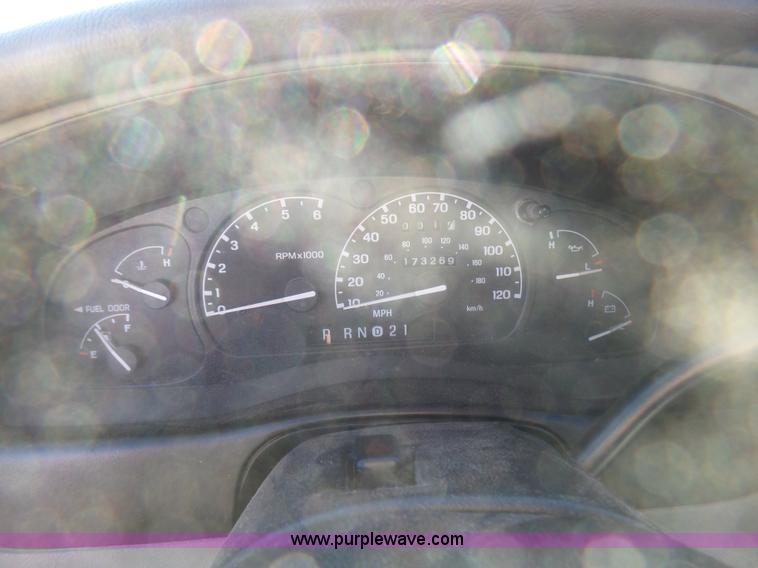 image for item L5453 2000 Ford Explorer XL SUV