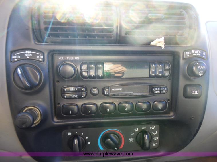 image for item L5453 2000 Ford Explorer XL SUV